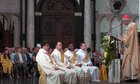 Vier priesterwijdingen in de kathedraal